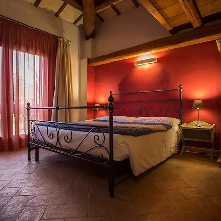 לינה וארוחת בוקר Borgo La Colombara 3*