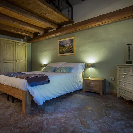 לינה וארוחת בוקר Borgo La Colombara 3*
