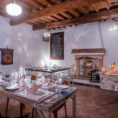 לינה וארוחת בוקר Borgo La Colombara אוקיובלו